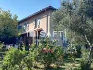 Description de cette maison de 225 m² avec jardin — photo 2