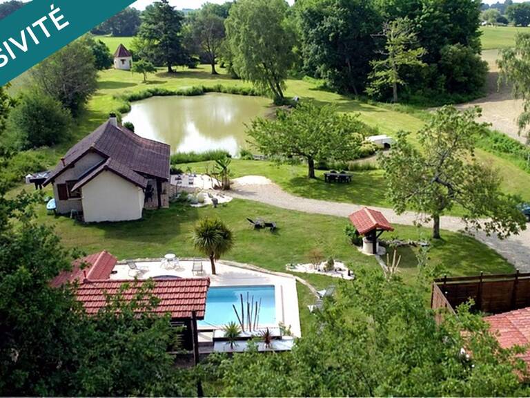 Maison avec étang privé, piscine et dépendances — photo 1