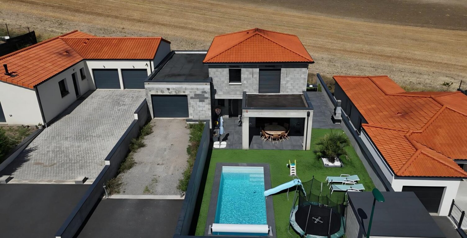 MAISON CONTEMPORAINE 2022 - Piscine chauffée et vue — photo 1
