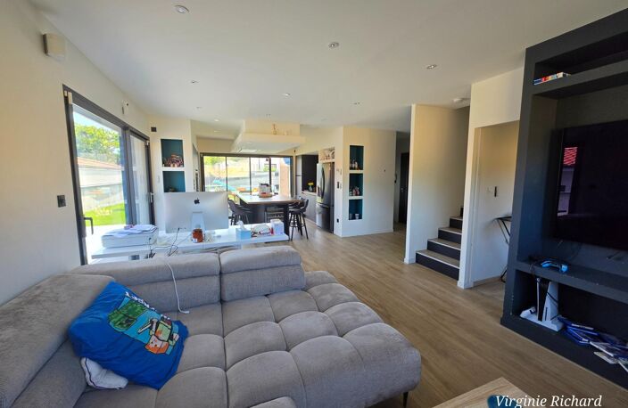 MAISON CONTEMPORAINE 2022 - Piscine chauffée et vue — photo 5