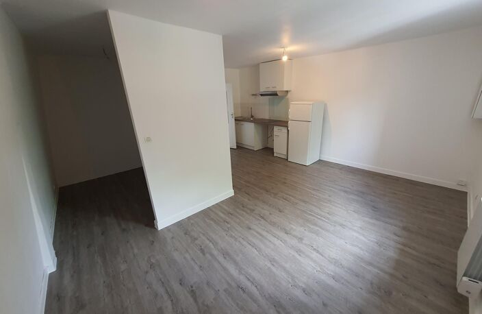 Immeuble, 4 appartements, 1 local commercial, 1 jardin. — photo 2