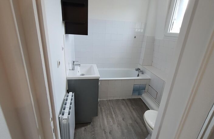 Immeuble, 4 appartements, 1 local commercial, 1 jardin. — photo 3
