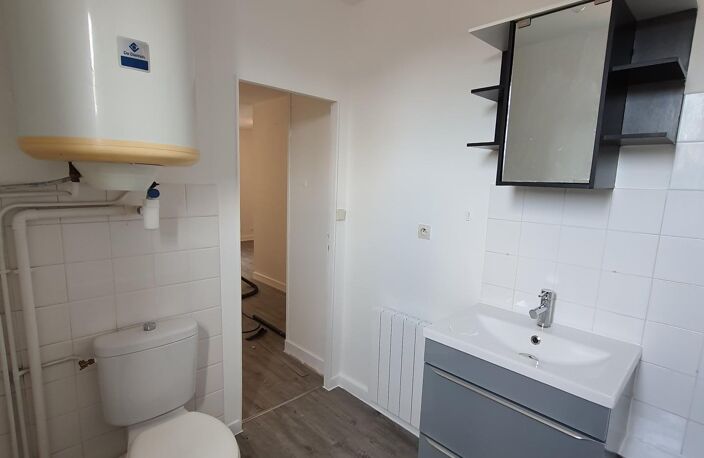 Immeuble, 4 appartements, 1 local commercial, 1 jardin. — photo 4