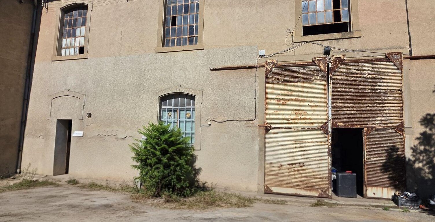 Location Local d'activités 355 m&sup2; — photo 1