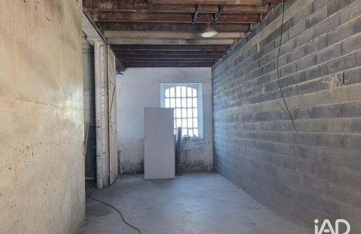 Location Local d'activités 355 m&sup2; — photo 2