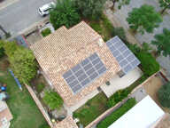 Maison 4 faces de plain-pied avec jardin, véranda et panneaux solaires — photo 2