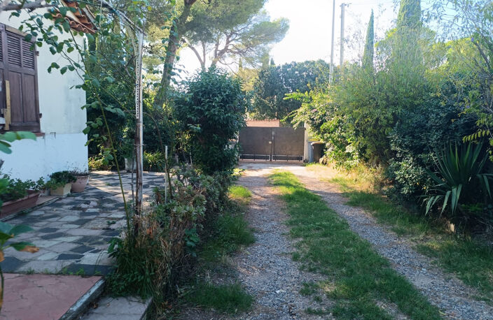 SAINT-RAPHAEL- QUARTIER LES PLAINES VILLA  A RENOVER — photo 3