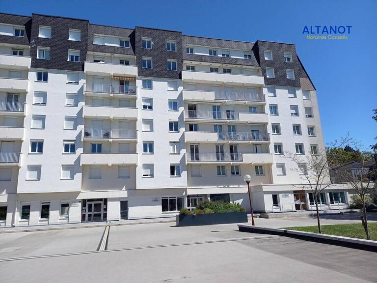 SAINT CYR/LOIRE  CENTRE VILLE - T3 -Proche toutes commodités — photo 1