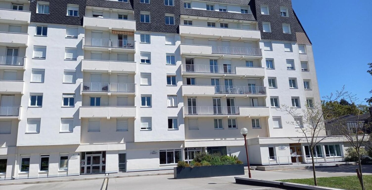 SAINT CYR/LOIRE  CENTRE VILLE - T3 -Proche toutes commodités — photo 1