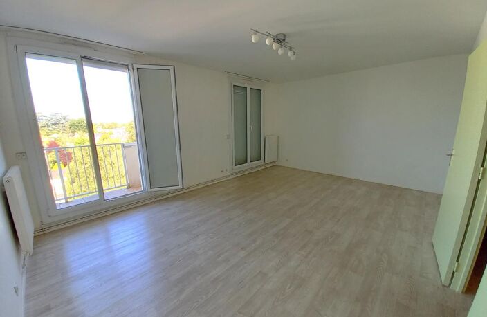 SAINT CYR/LOIRE  CENTRE VILLE - T3 -Proche toutes commodités — photo 3