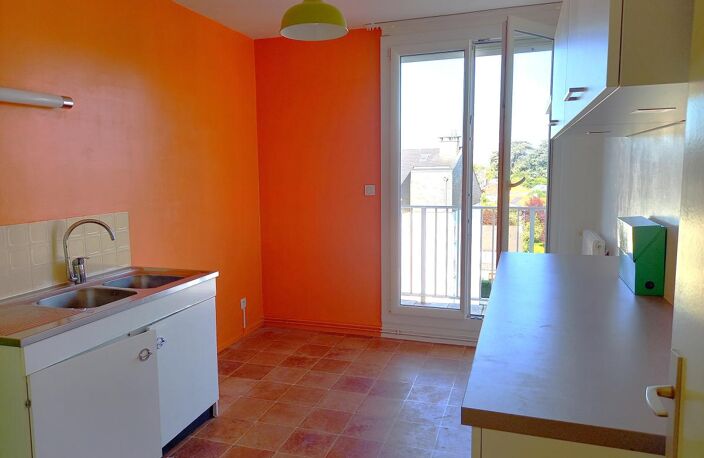SAINT CYR/LOIRE  CENTRE VILLE - T3 -Proche toutes commodités — photo 4