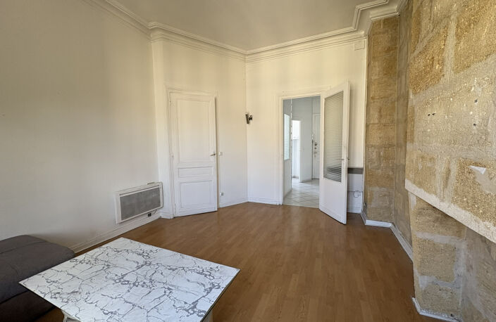 BORDEAUX CENTRE   APPARTEMENT LUMINEUX AVEC CAVE — photo 2