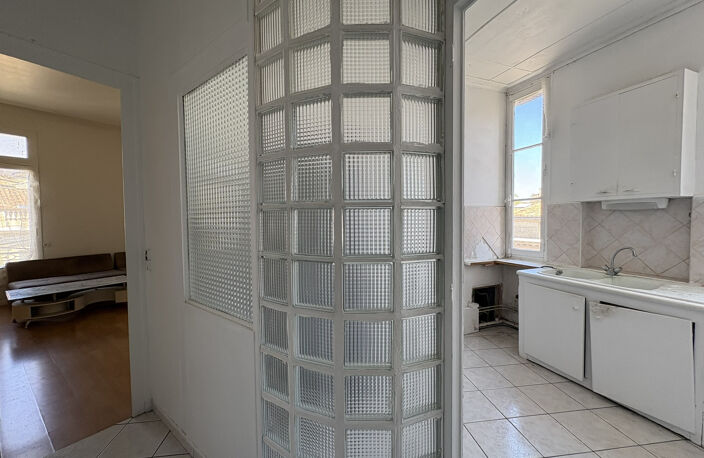BORDEAUX CENTRE   APPARTEMENT LUMINEUX AVEC CAVE — photo 3