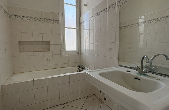 BORDEAUX CENTRE   APPARTEMENT LUMINEUX AVEC CAVE — photo 4