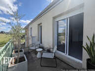 CARCASSONNE   T3 lumineux avec balcon, vue dégagée et 2 park — photo 2