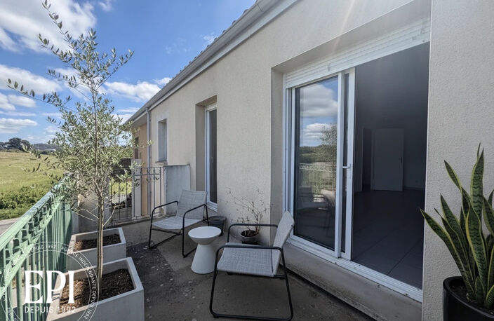 CARCASSONNE   T3 lumineux avec balcon, vue dégagée et 2 park — photo 2
