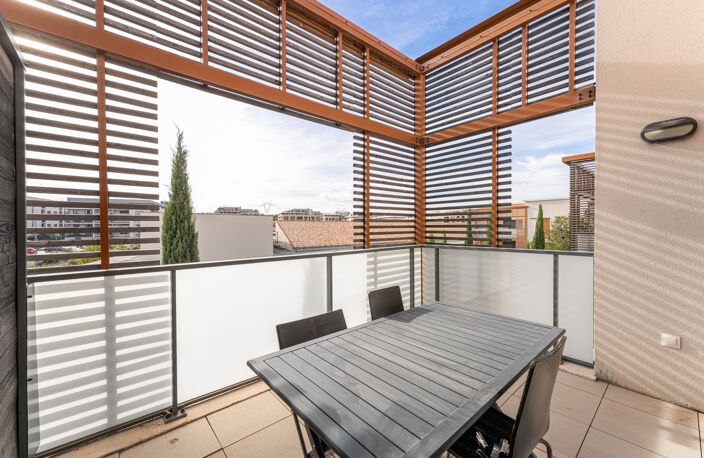 AIX LA DURANNE - T2 TERRASSE - PLACE DE PARKING EN SOUS-SOL — photo 4
