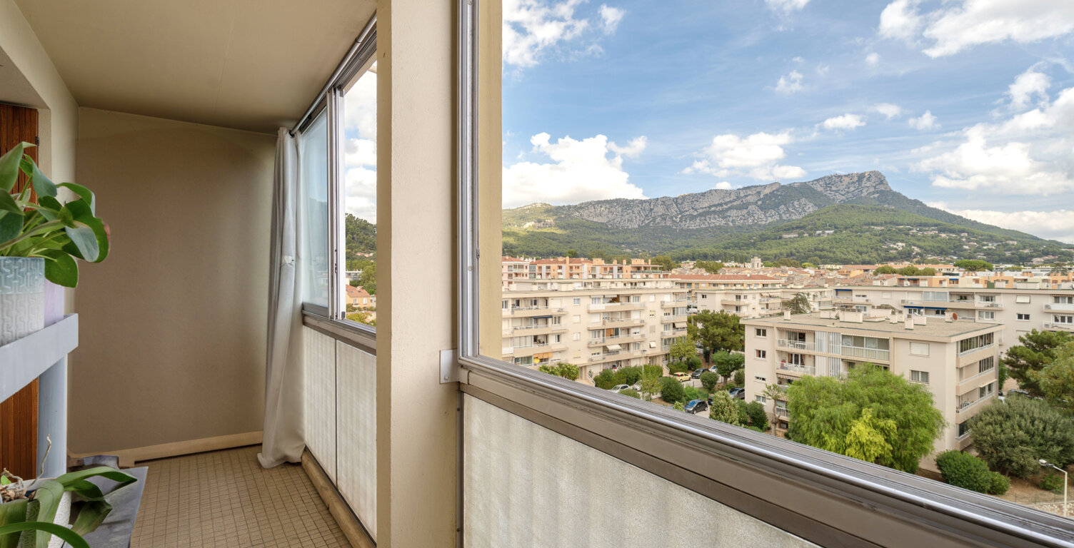 TOULON EST-LIMITROPHE LA VALETTE DU VAR T4 + BALCONS + GRAND — photo 1