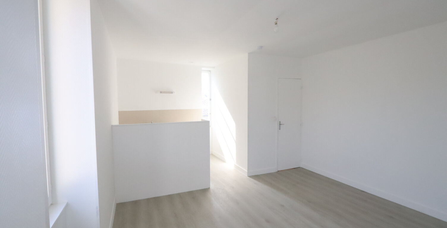 À La Charité-Sur-Loire (58), appartement à louer — photo 1