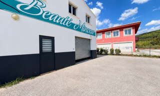 Commerce  57 m² à louer à Solliès-Pont (83210)