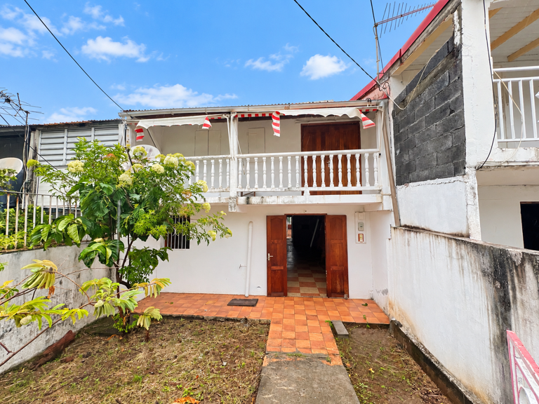 Maison Duplex à Rénové sur Basse-Terre Proche du Centre Vill — photo 1