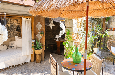 Maison de village avec terrasse et jardin — photo du bien