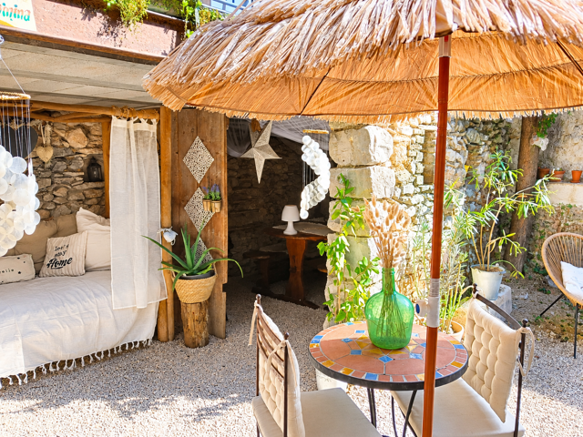 Maison de village avec terrasse et jardin — photo du bien