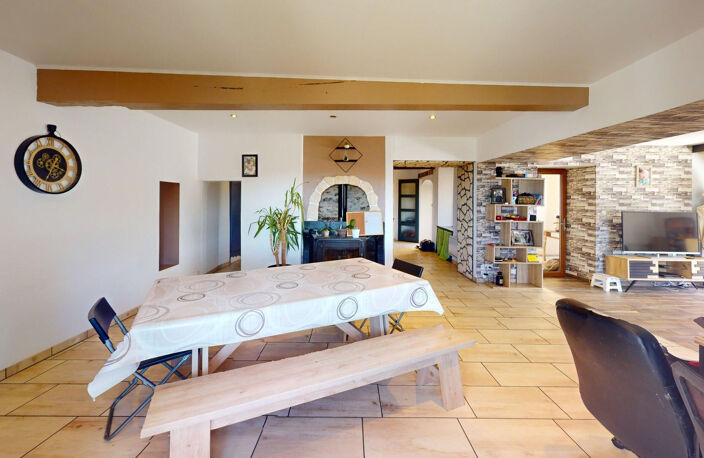 Une maison rénovée, spacieuse et prête à accueillir votre famille ! — photo 2