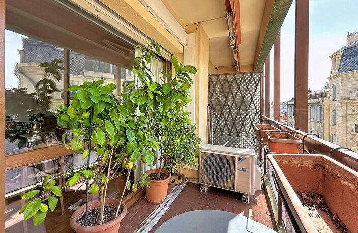 Vends appartement 3 pièces avec balcon, exposé Ouest secteur Castellane — photo 2