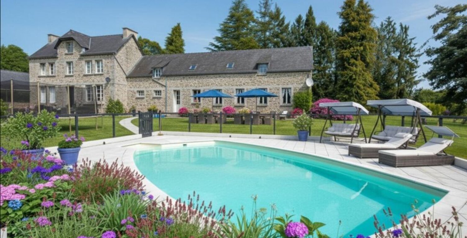 Propriété d'exception de 370 m2 à Pluméliau-Bieuzy avec piscine extérieure chauffée sur 6700 m2 de verdure — photo 1