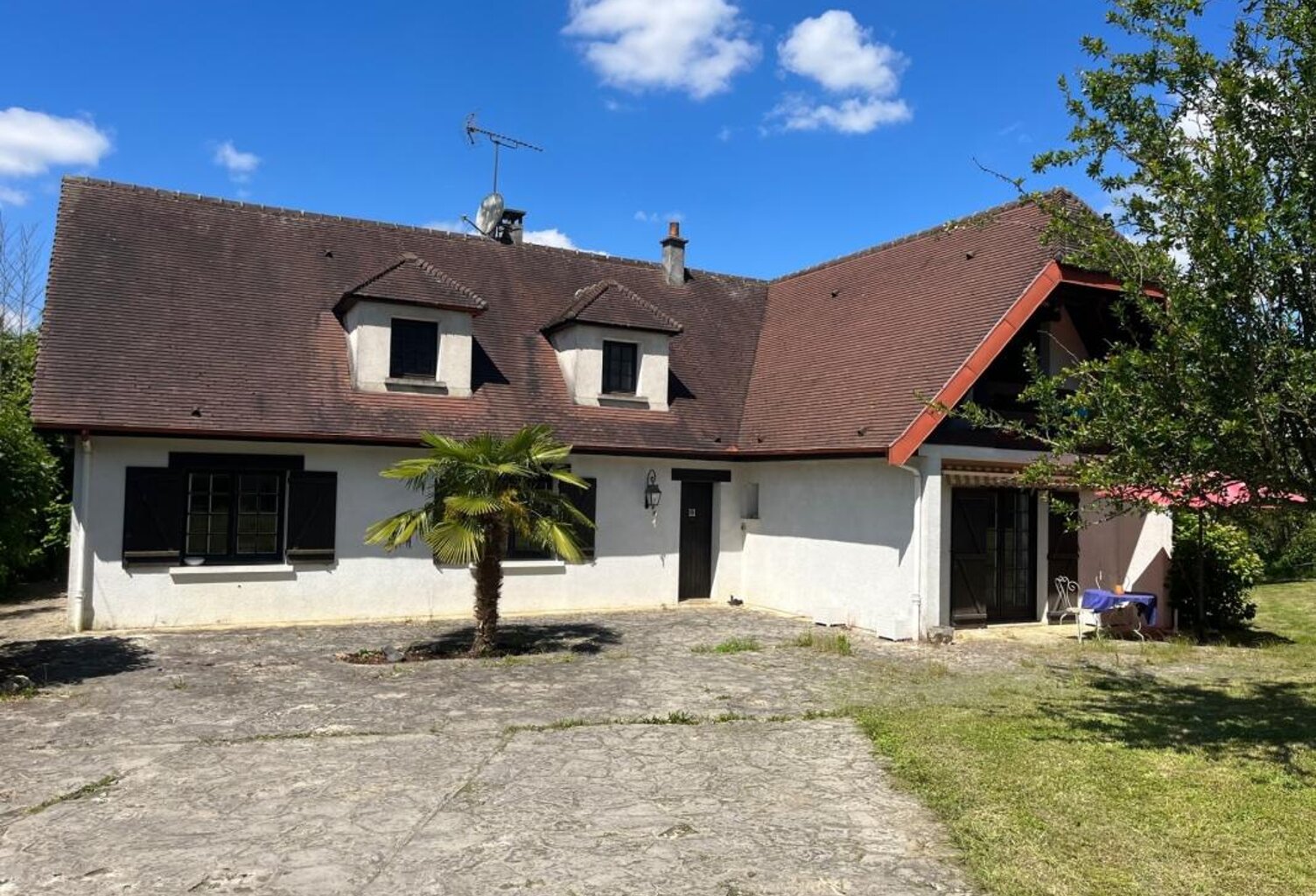 230 M² HABITABLE, GARAGE DE 150 M² ET TERRAIN DE 3735 M² A LA FERTE SOUS JOUARRE — photo 1