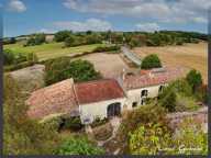 À vendre  Corps de ferme en pierre de 250 m² à rénover 5 chambres, dépendances XXL (650 m²), prairie et bois sur 3 hectares. Situé au calme à Nastringues (Dordogne) — photo 2