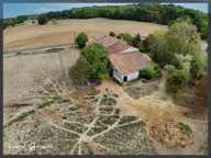 À vendre  Corps de ferme en pierre de 250 m² à rénover 5 chambres, dépendances XXL (650 m²), prairie et bois sur 3 hectares. Situé au calme à Nastringues (Dordogne) — photo 4