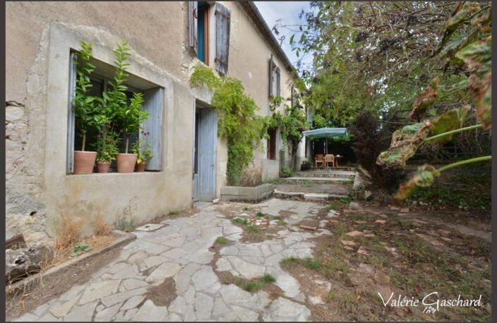 À vendre  Corps de ferme en pierre de 250 m² à rénover 5 chambres, dépendances XXL (650 m²), prairie et bois sur 3 hectares. Situé au calme à Nastringues (Dordogne) — photo 5