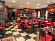 BAR-RESTAURANT – EMPLACEMENT N°1 - Fonds de commerce - proche Pont Saint Martin — photo 2