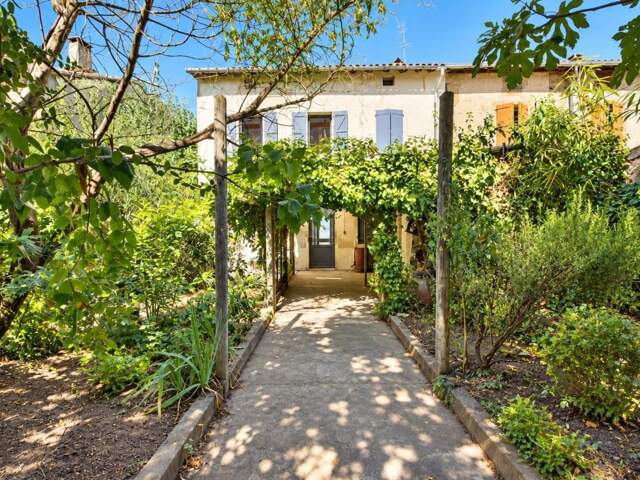 VENTE - MAISON DE VILLAGE - JARDIN — photo du bien