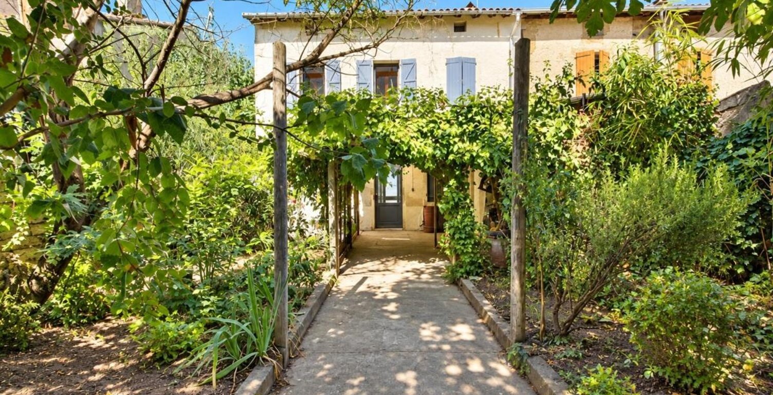 VENTE - MAISON DE VILLAGE - JARDIN — photo 1