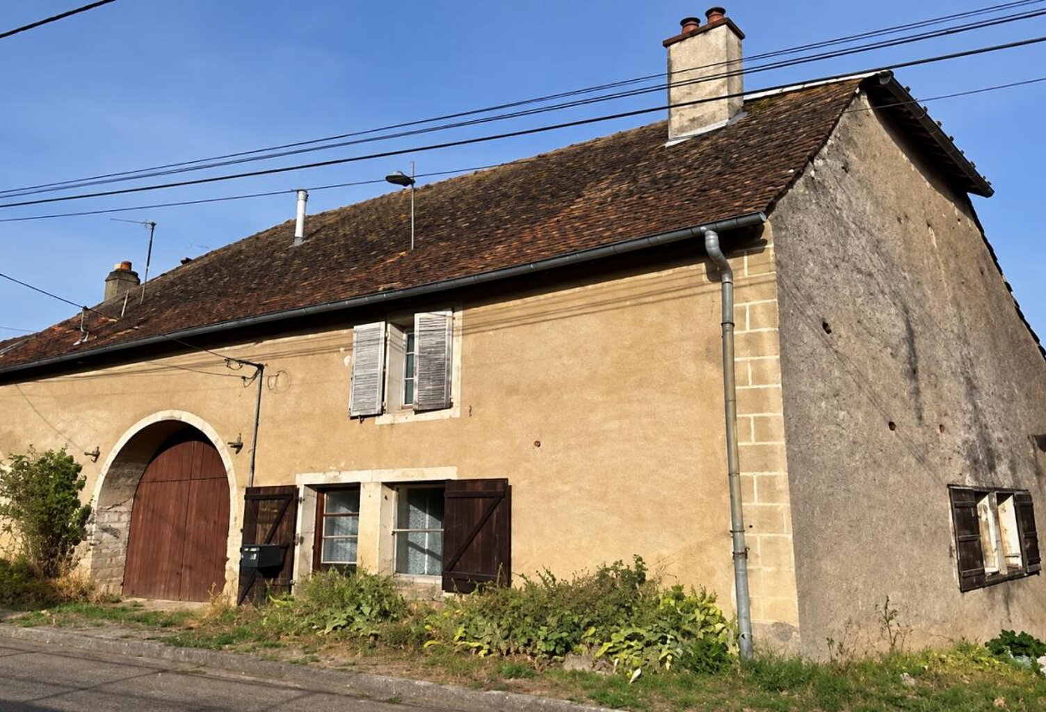 Maison de caractère avec jardin clos et garage — photo 1