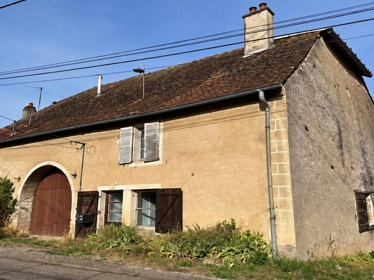 Maison de caractère avec jardin clos et garage — photo 1