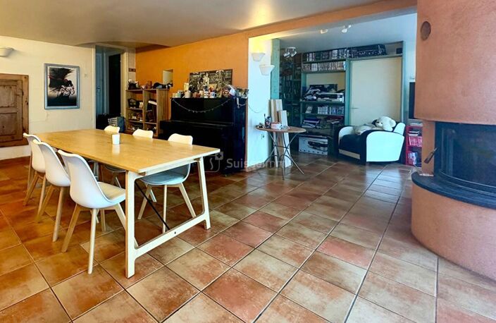 Maison de caractère avec jardin clos et garage — photo 5