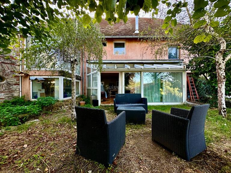 Maison de caractère avec jardin clos et garage — photo 1