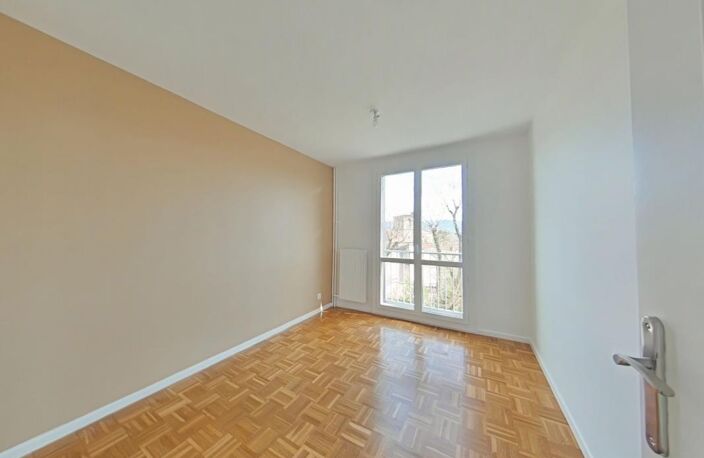 Appartement avec garage  À Louer / chauffage et eau chaude compris — photo 5