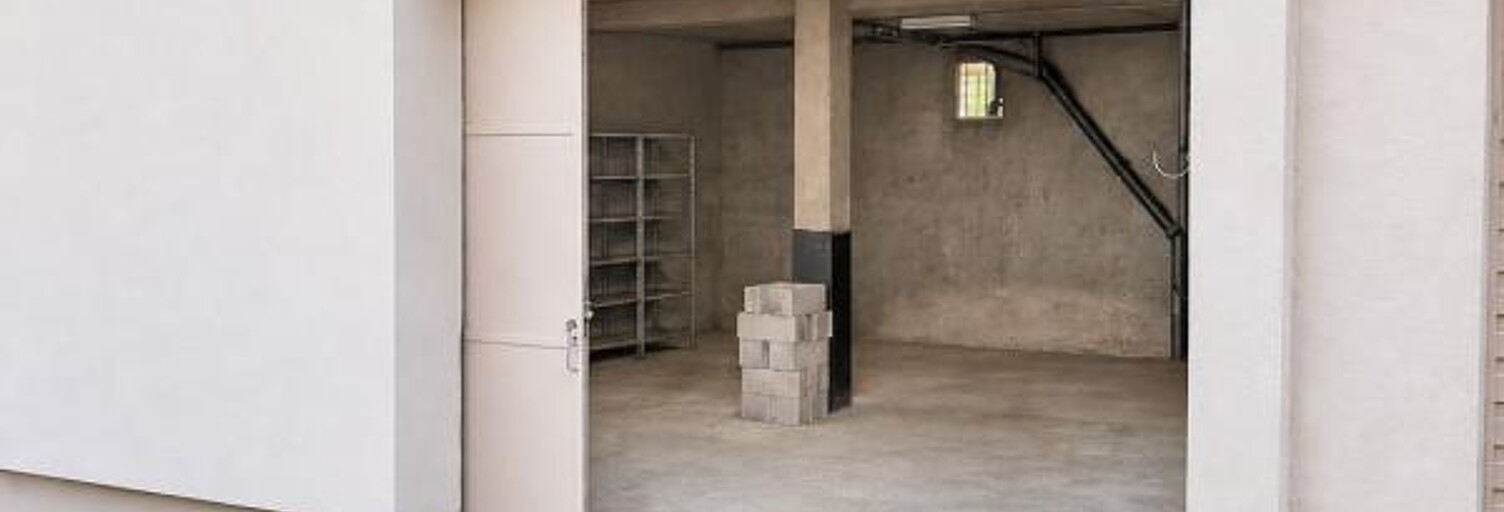 Garage  56 m² à louer à Marseille 11 (13011)