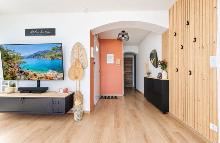Saint Christophe maison de plein pied (5 pièces) de 119.28 m2 avec local commercial  66,27 m ²avec extérieur clos et stationnement 18 mn' de La Rochelle ! — photo 3