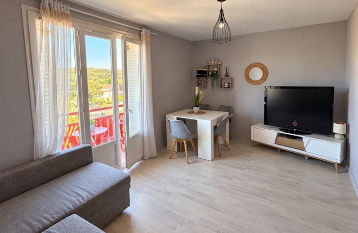 Pont-Évêque – Appartement traversant avec balcon — photo 2