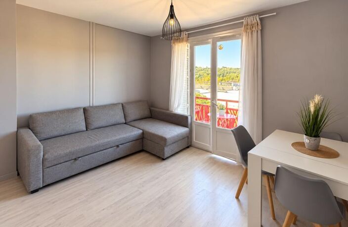 Pont-Évêque – Appartement traversant avec balcon — photo 3