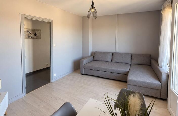 Pont-Évêque – Appartement traversant avec balcon — photo 4
