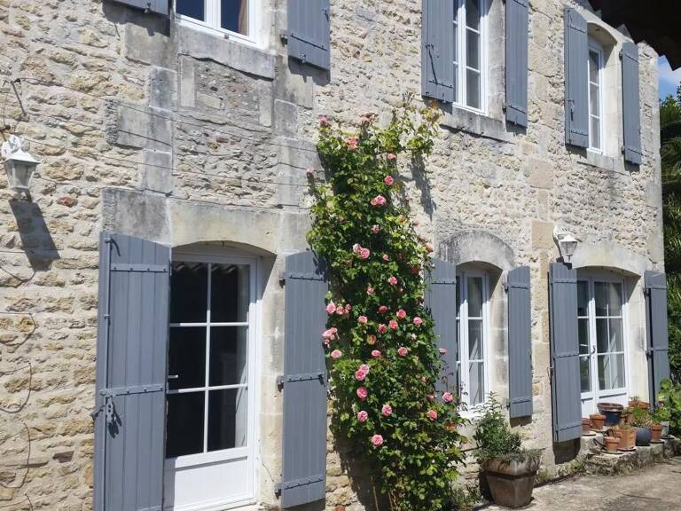 Maison de charme en pierre avec piscine – Thairé — photo 1