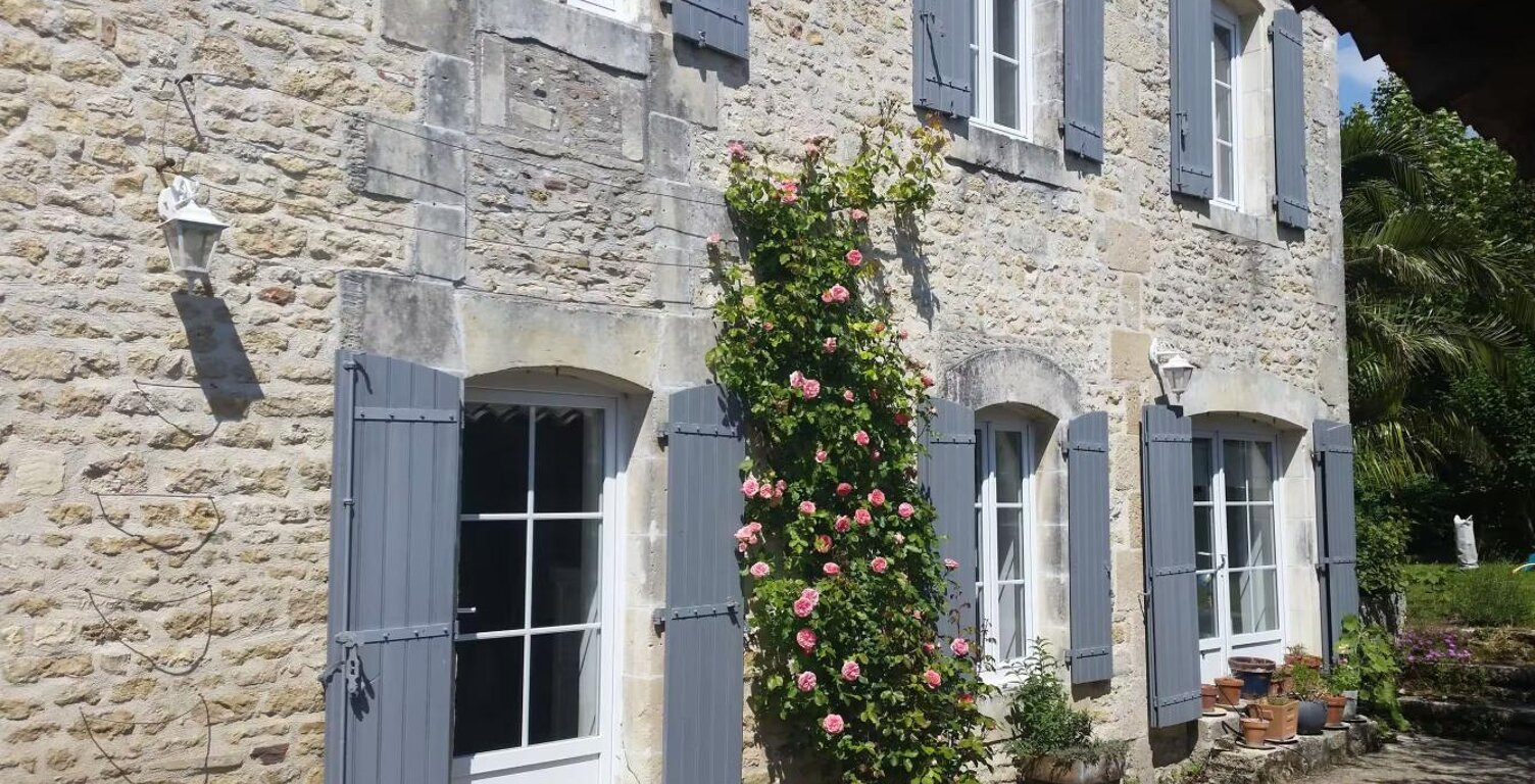 Maison de charme en pierre avec piscine – Thairé — photo 1