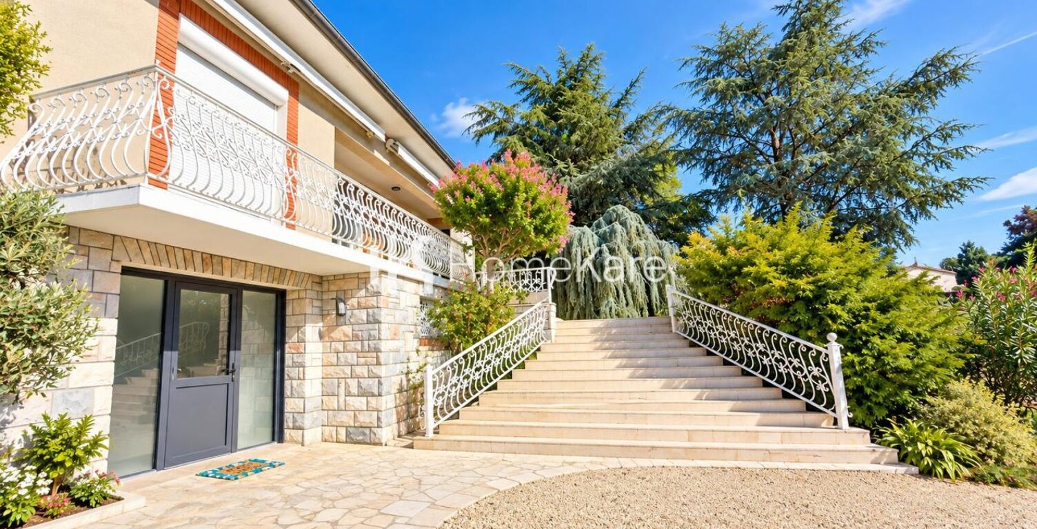 Demeure avec dépendance et triple garage — photo 1